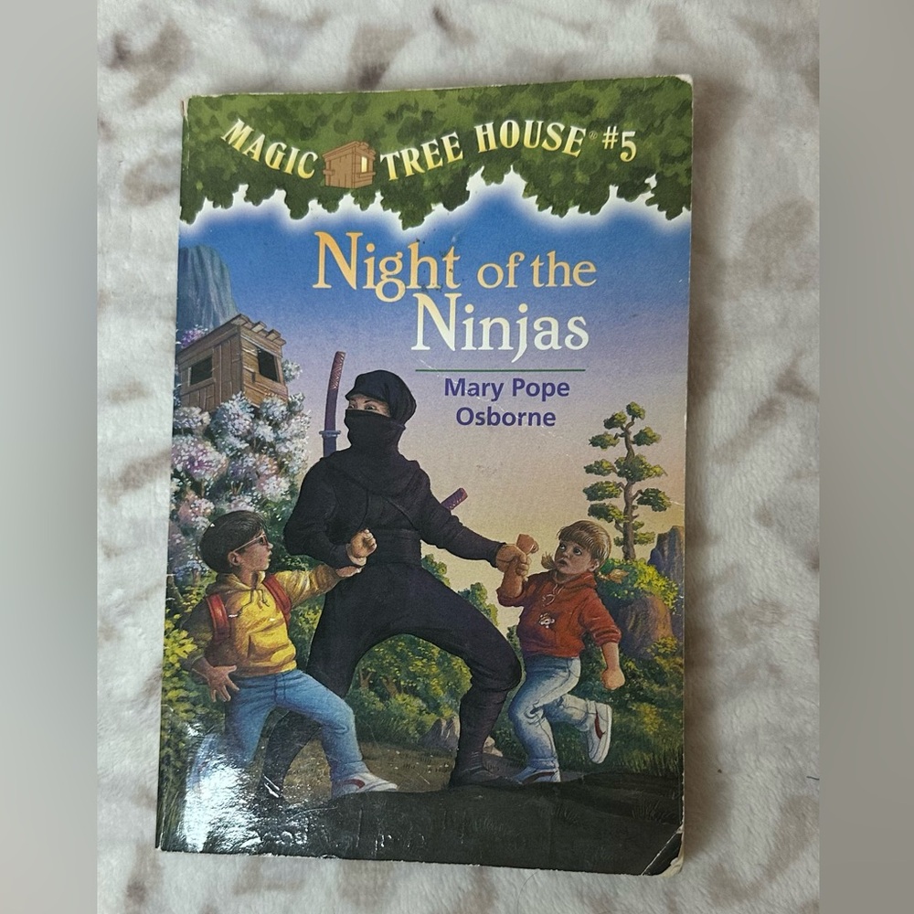 Magic treehouse book
Night of the Ninjas Book